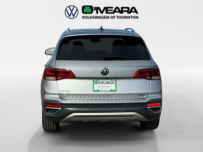 Used 2023 Volkswagen Taos SE w/ Panoramic Sunroof Package