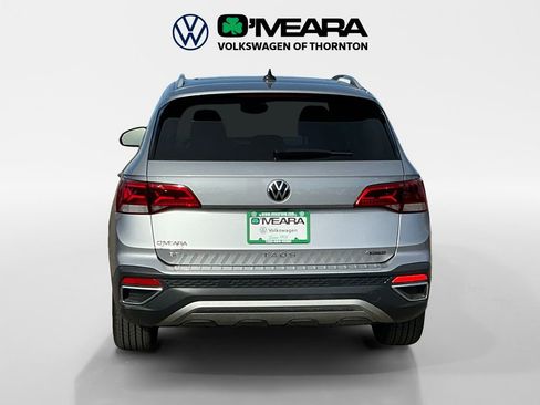 Used 2023 Volkswagen Taos SE w/ Panoramic Sunroof Package image 4