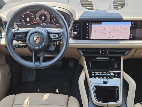 Certified 2025 Porsche Cayenne AWD/4WD image 25