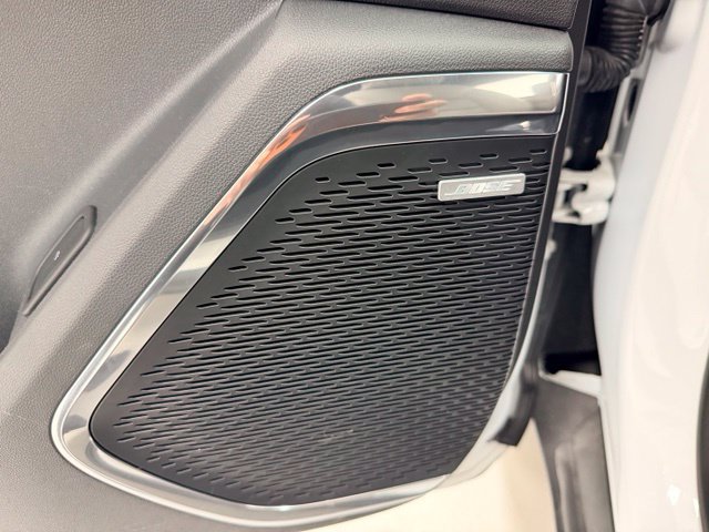 Certified 2026 GMC Acadia Elevation w/ Elevation Premium Package AWD/4WD image 18