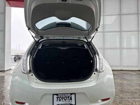 Used 2016 Nissan Leaf SV image 9