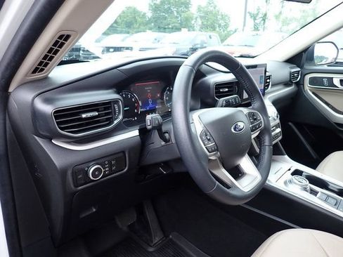 Used 2023 Ford Explorer XLT w/ Equipment Group 202A AWD/4WD image 17