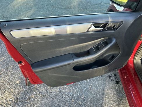 Used 2017 Volkswagen Jetta S image 12