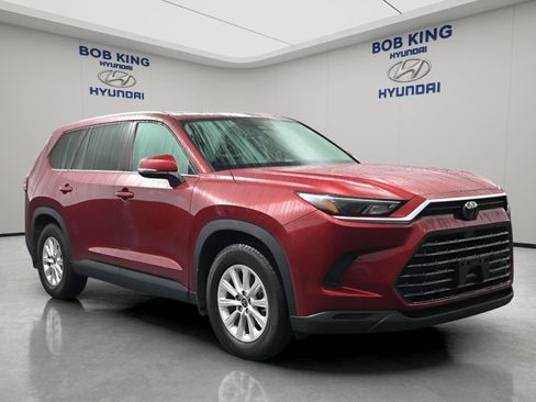 Used 2024 Toyota Grand Highlander XLE FWD image 19