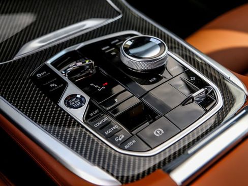 New 2026 BMW X7 M60i image 14