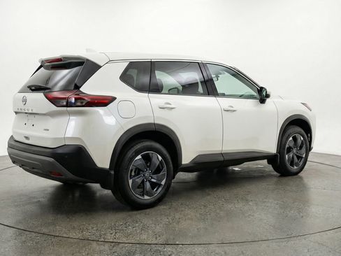 Used 2025 Nissan Rogue SV AWD/4WD image 9