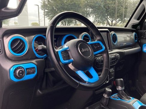 Used 2020 Jeep Gladiator Overland image 8