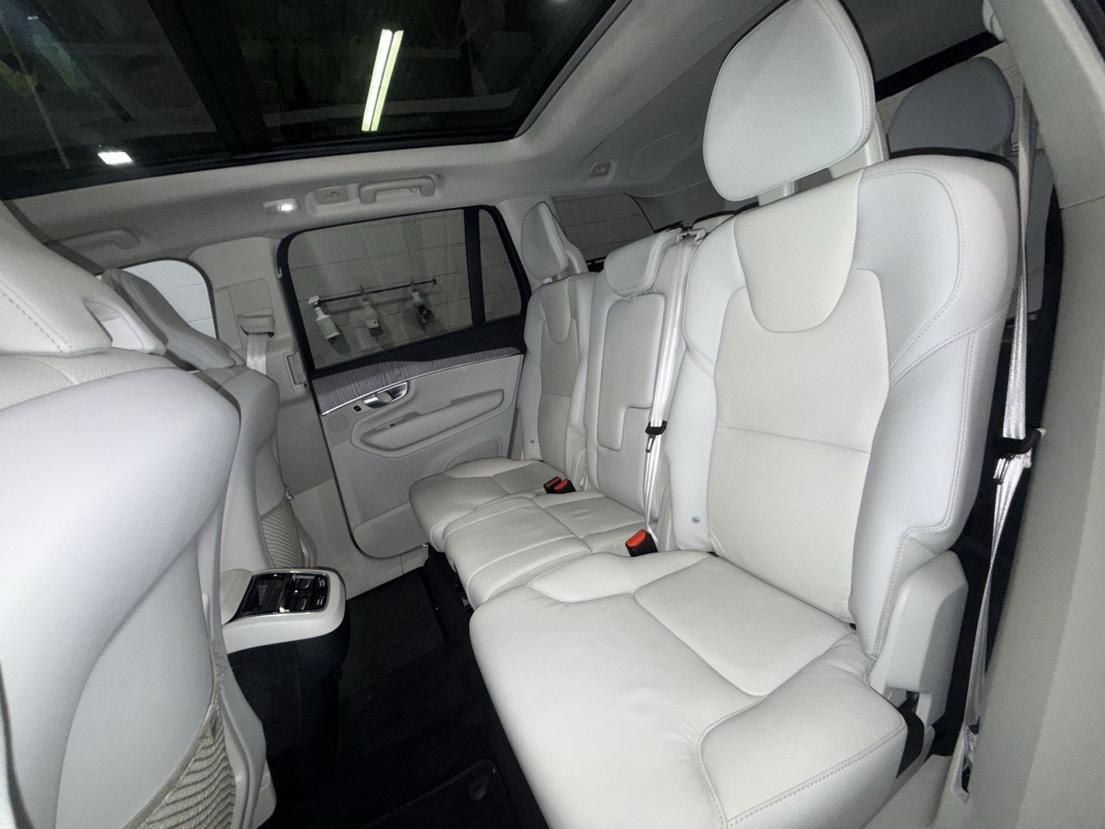 Used 2024 Volvo XC90 B5 Plus AWD/4WD image 25