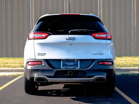 Used 2017 Jeep Cherokee Limited w/ Luxury Group AWD/4WD image 8