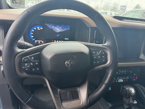 Certified 2024 Ford Bronco Wildtrak image 10