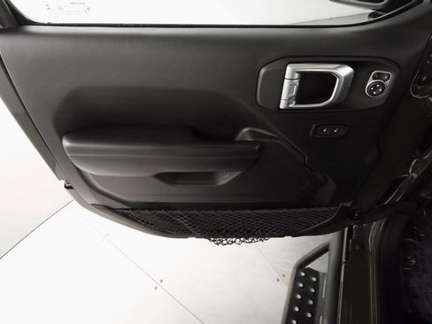 Certified 2021 Jeep Gladiator Sport image 17