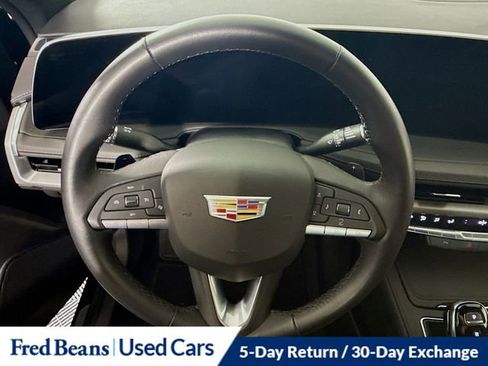 Used 2025 Cadillac XT4 Premium Luxury image 13