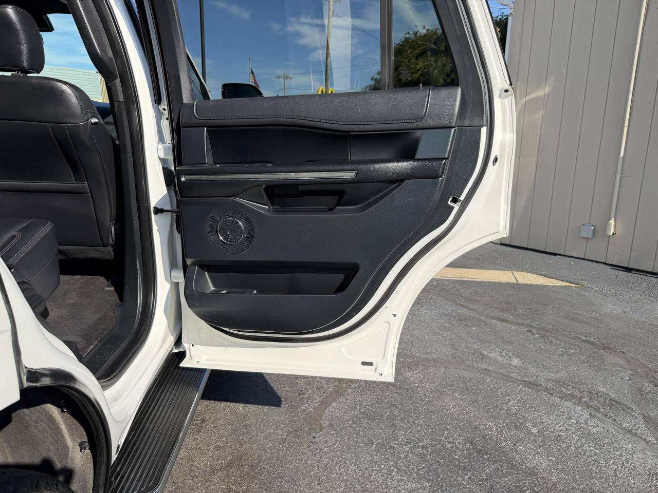 Used 2020 Ford Expedition XLT w/ Equipment Group 202A AWD/4WD image 38