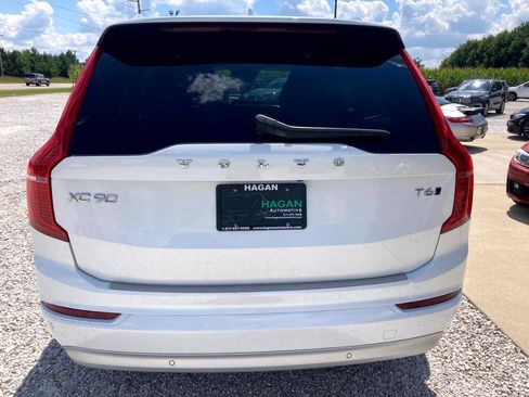 Used 2022 Volvo XC90 T6 Momentum w/ Climate Package AWD/4WD image 6