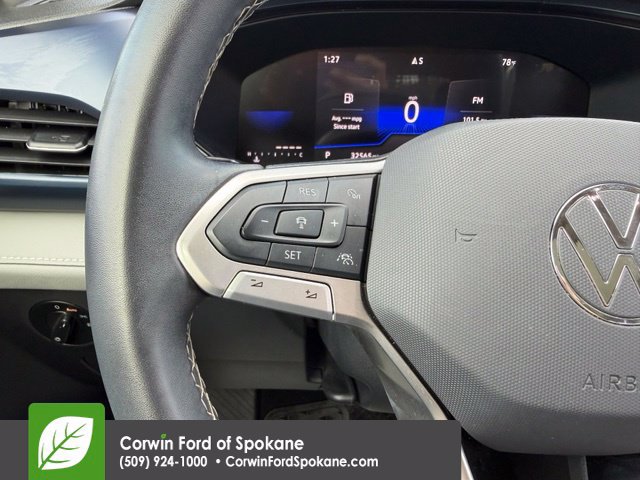 Used 2024 Volkswagen Taos SE w/ Panoramic Sunroof Package FWD image 23