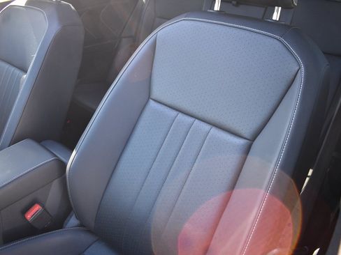 Used 2023 Volkswagen Tiguan SE R-Line image 12