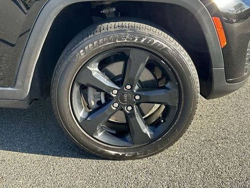 Used 2023 Jeep Grand Cherokee L Altitude AWD/4WD image 13