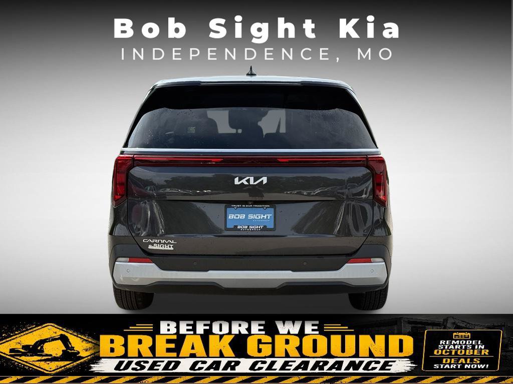 Used 2025 Kia Carnival FWD image 13
