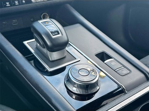 Used 2024 Mitsubishi Outlander SE image 17