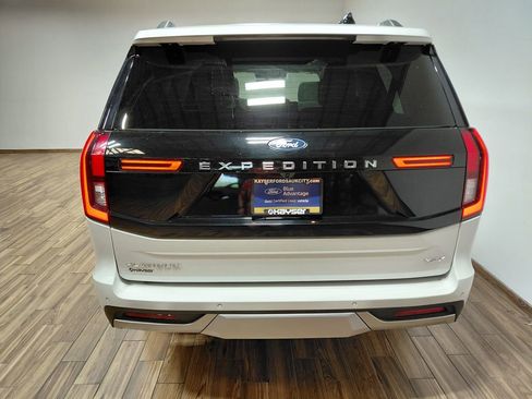 Certified 2025 Ford Expedition Max Platinum w/ Driver's Package AWD/4WD image 25