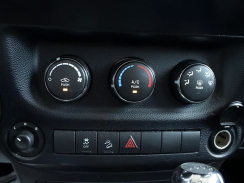 Used 2014 Jeep Wrangler Unlimited Sport w/ Quick Order Package 24S AWD/4WD image 11