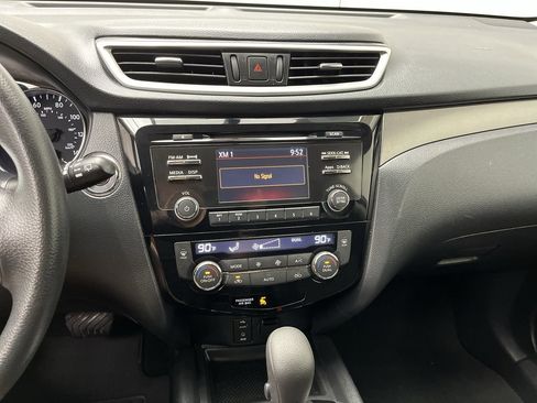 Used 2016 Nissan Rogue SV AWD/4WD image 14