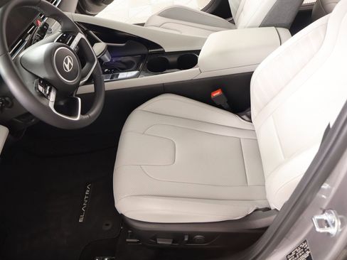 Certified 2024 Hyundai Elantra Limited image 12