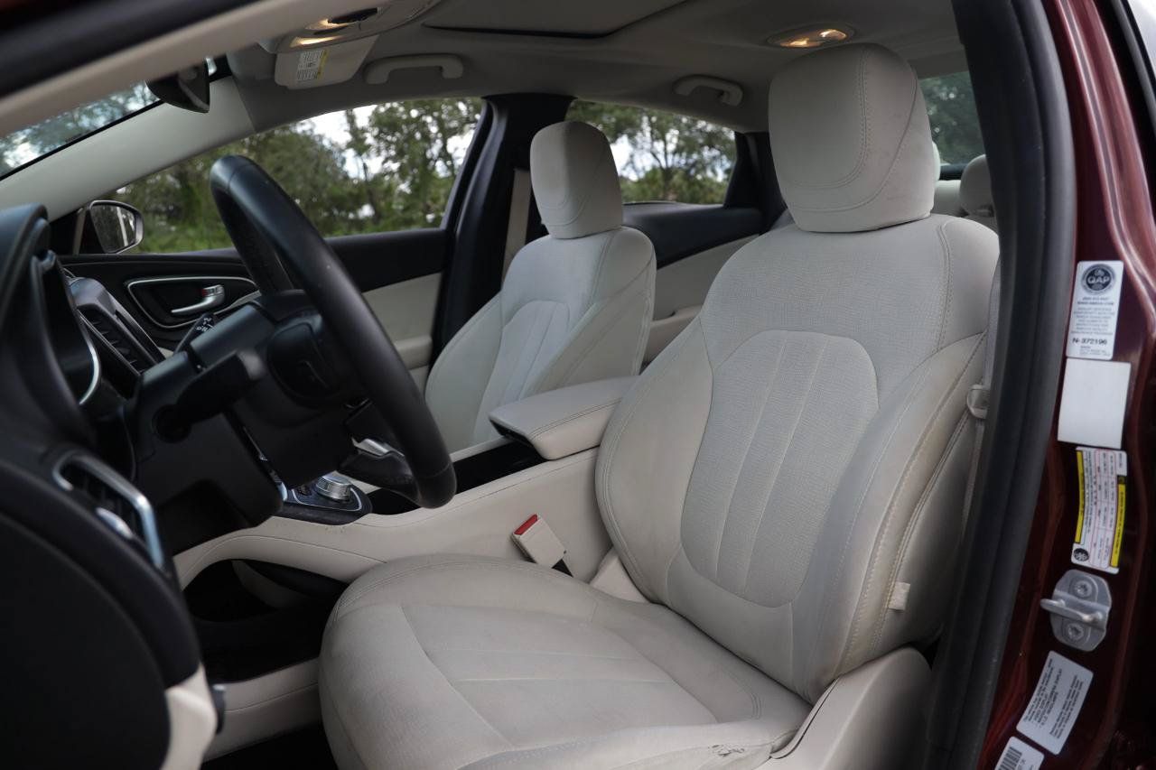 Used 2015 Chrysler 200 Limited w/ Convenience Group FWD image 6
