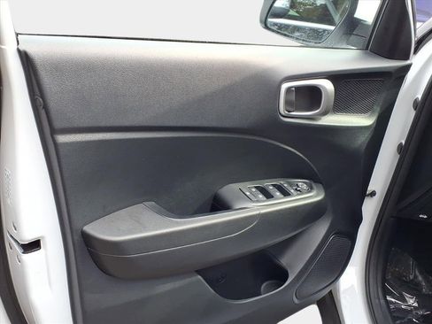 Used 2023 Hyundai Venue SEL w/ Cargo Package image 7