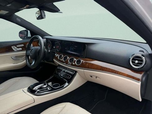 Used 2017 Mercedes-Benz E 300 4MATIC image 7