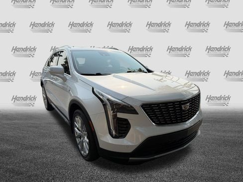 Used 2021 Cadillac XT4 Premium Luxury FWD image 2