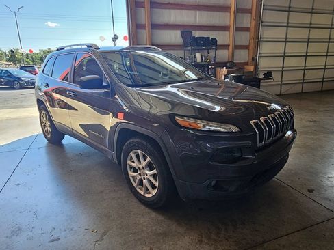 Used 2016 Jeep Cherokee Latitude AWD/4WD image 10