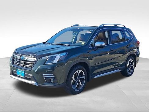 Used 2023 Subaru Forester Touring image 3