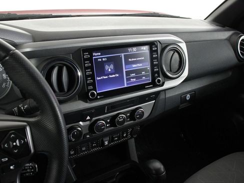 Used 2022 Toyota Tacoma TRD Off-Road w/ Technology Package AWD/4WD image 9