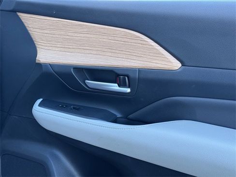 Used 2025 Toyota Grand Highlander AWD image 31