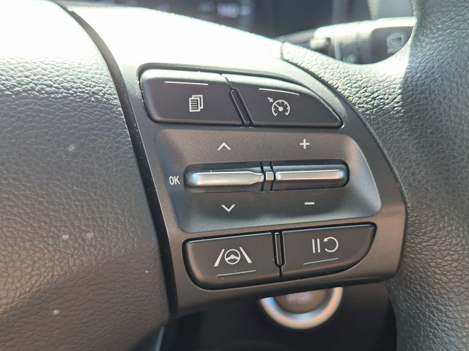 Certified 2022 Hyundai Kona SEL FWD image 23