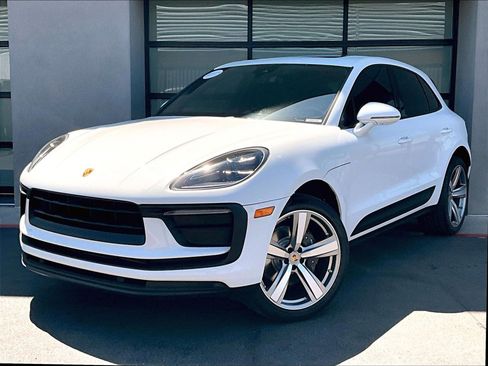 Certified 2022 Porsche Macan AWD/4WD image 1