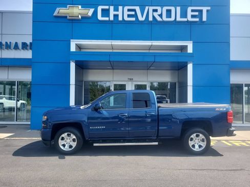 Used 2017 Chevrolet Silverado 1500 LT w/ All Star Edition AWD/4WD image 2