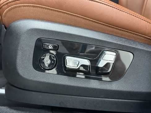 Used 2024 BMW X7 xDrive40i w/ M Sport Package AWD/4WD image 25