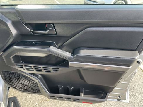 Used 2025 Toyota Tacoma SR5 AWD/4WD image 40