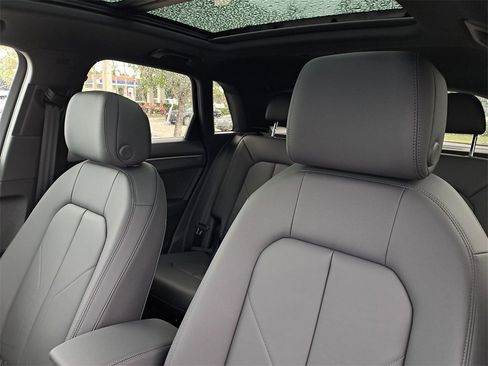New 2025 Audi Q3 2.0T Premium image 17