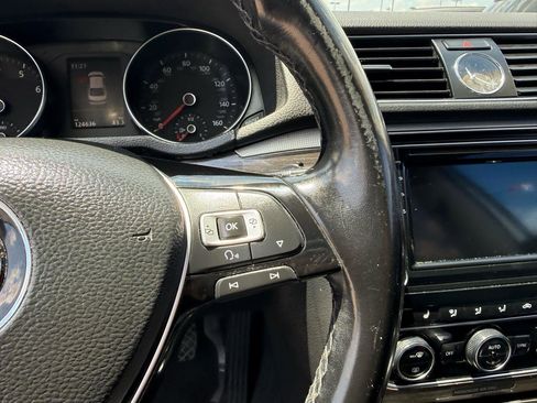 Used 2017 Volkswagen Passat 1.8T SE FWD image 17