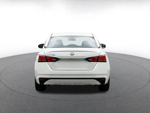 Used 2025 Nissan Altima 2.5 SV FWD image 8