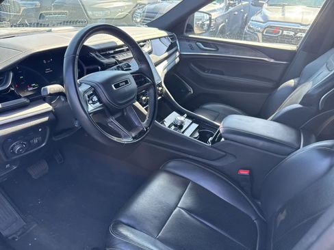 Used 2023 Jeep Grand Cherokee Overland w/ Advanced Protech Group III AWD/4WD image 24
