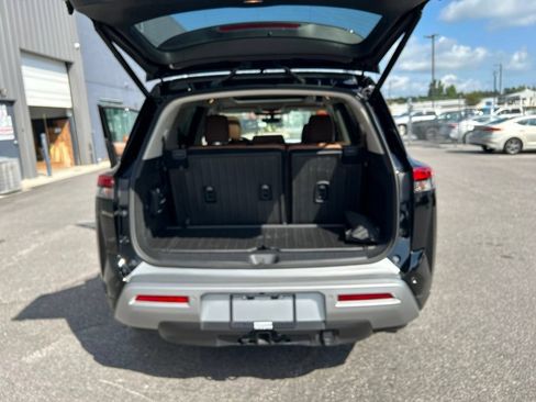 Certified 2025 Nissan Pathfinder Platinum w/ Cargo Package FWD image 29