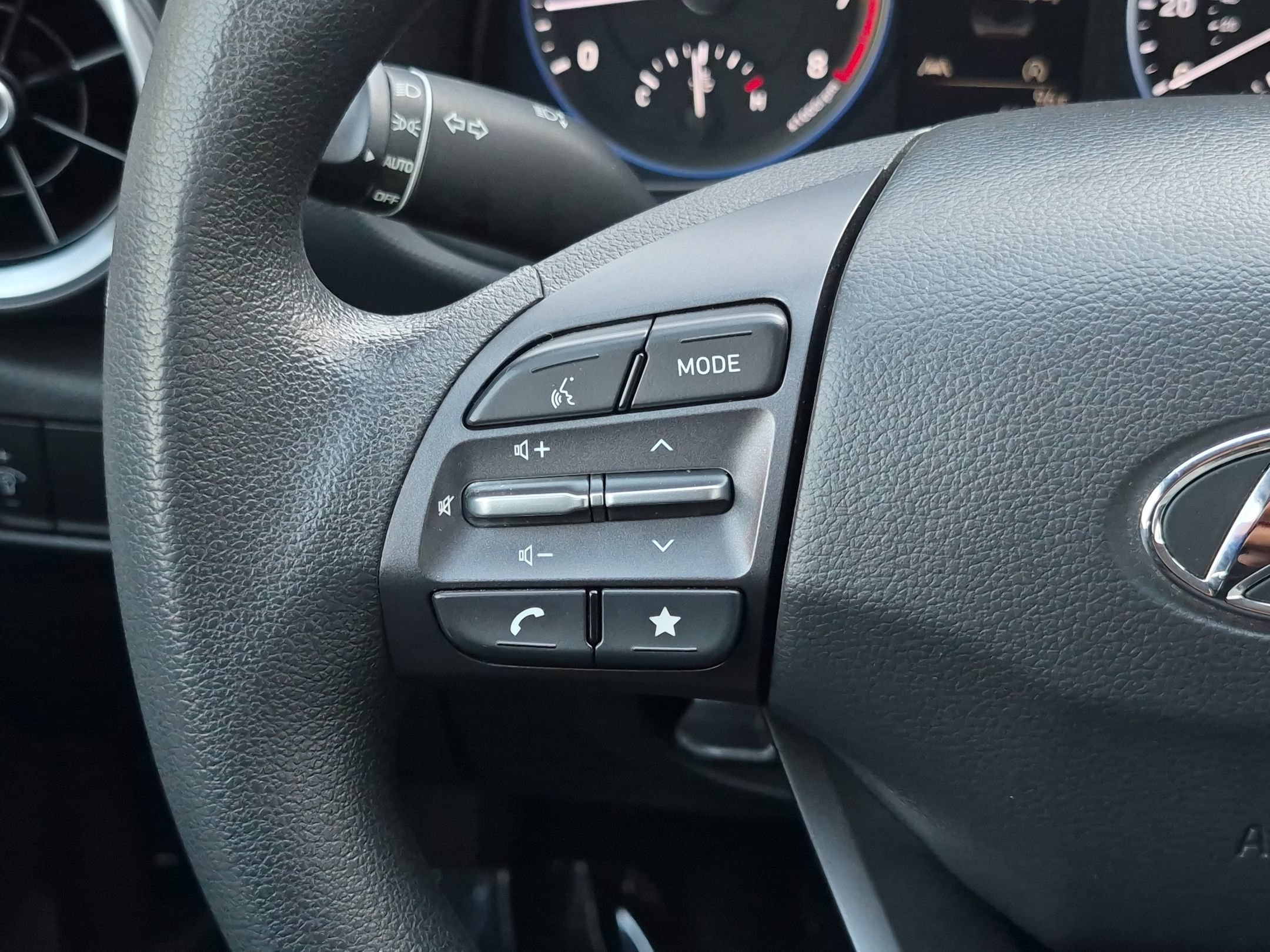 Used 2023 Hyundai Kona SEL AWD/4WD image 15