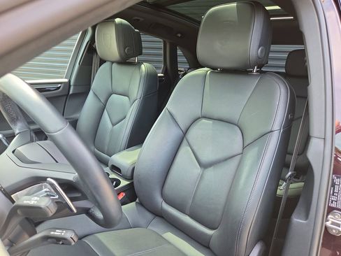 Certified 2024 Porsche Macan S AWD/4WD image 5