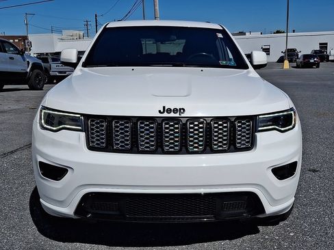 Used 2021 Jeep Grand Cherokee Laredo X AWD/4WD image 2