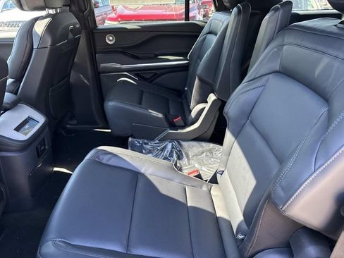 New 2026 Lincoln Navigator Reserve w/ Jet Appearance Package AWD/4WD image 18
