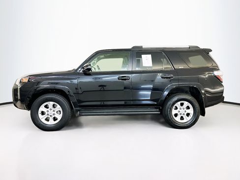 Used 2024 Toyota 4Runner SR5 Premium image 4